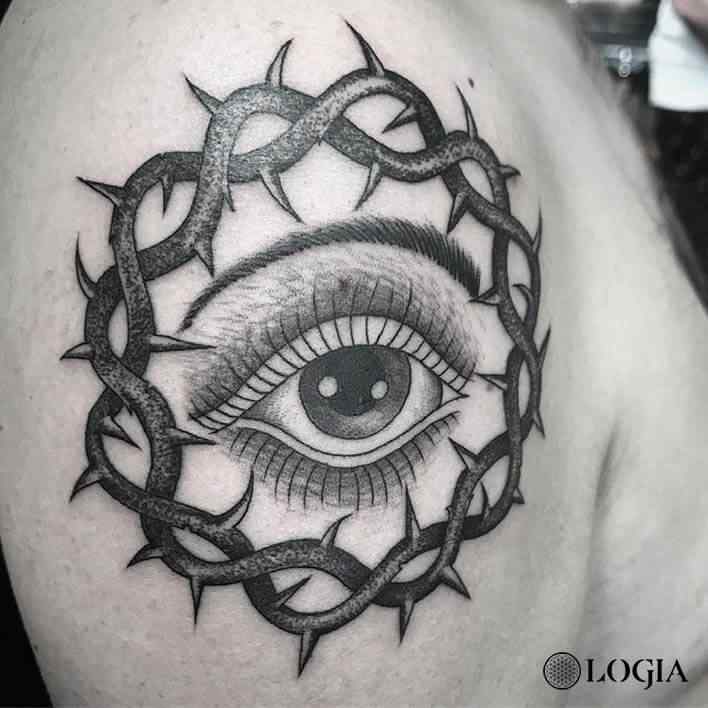 tatuajes-ojo-hombro-logia-barcelona-willian-spinola 